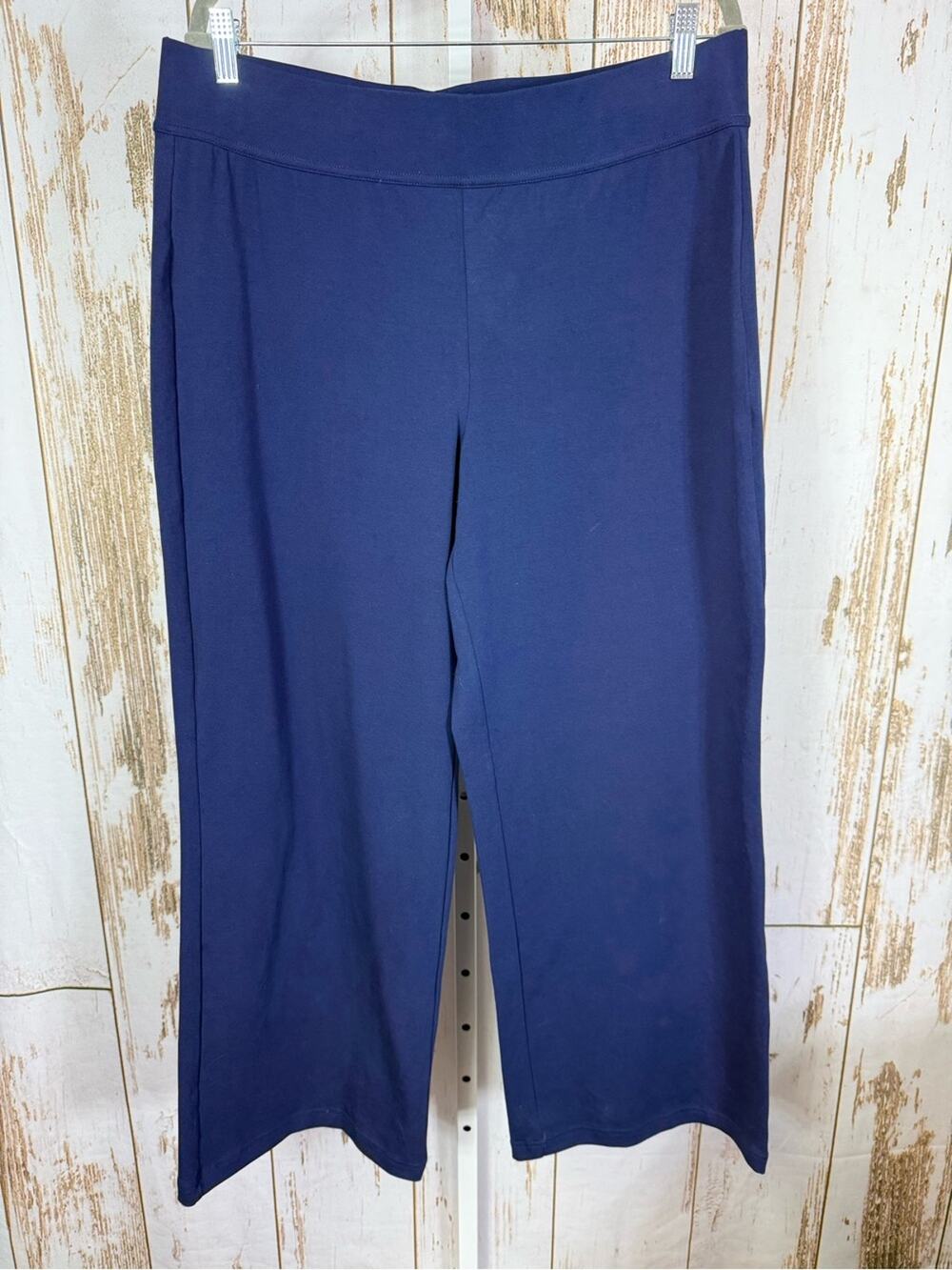 Lands' End Wide Leg Pants in Navy Blue. Size Large. In excellent condition!